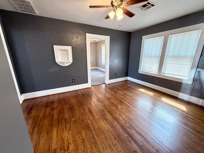 Foto del edificio - Updated 2BD 1BA Craftsman Home in Central ...