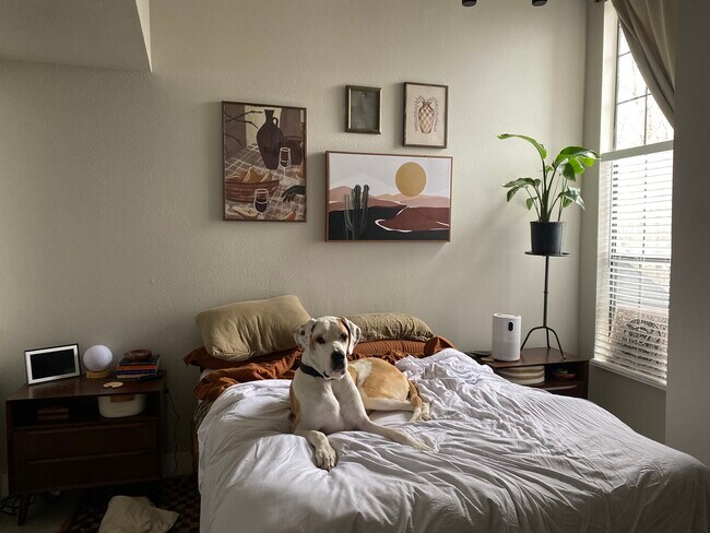 dormitorio de la planta principal - 8341 S Upham Way
