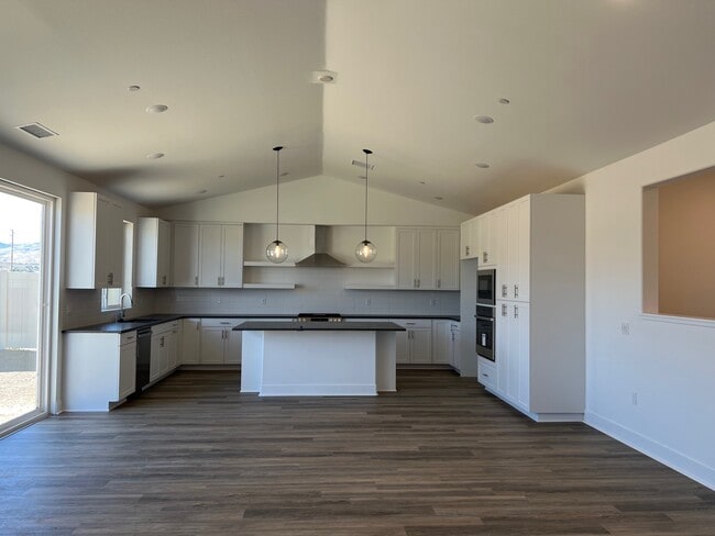 Kitchen - 1840 Vincent Dr