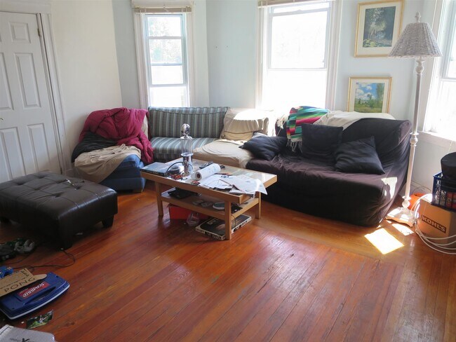Building Photo - 64 Linden Ave