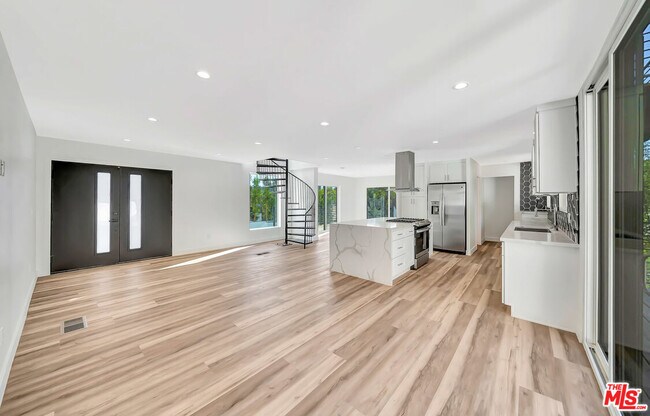 Building Photo - 4883 Avoca St