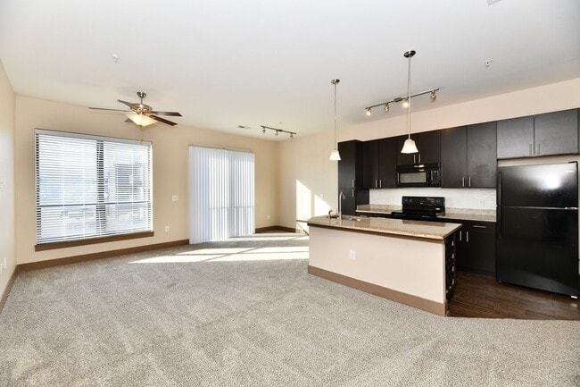 Interior Photo - Mezz 42