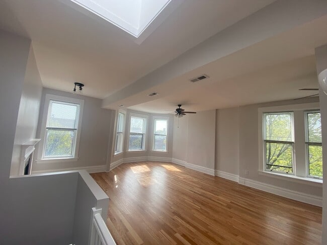 Building Photo - 4200 N Damen Ave