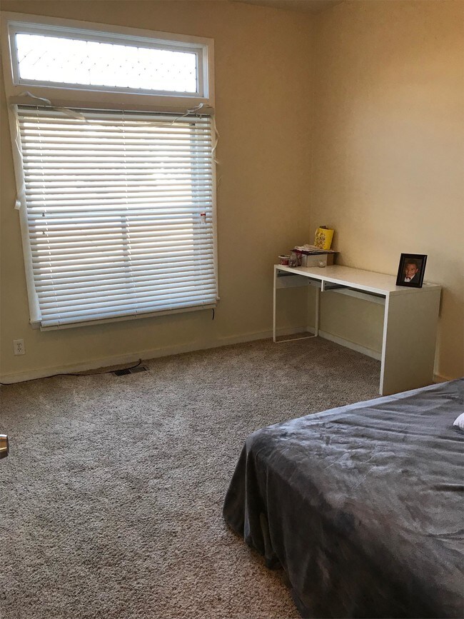 Building Photo - 1 bedroom in Elgin IL 60120