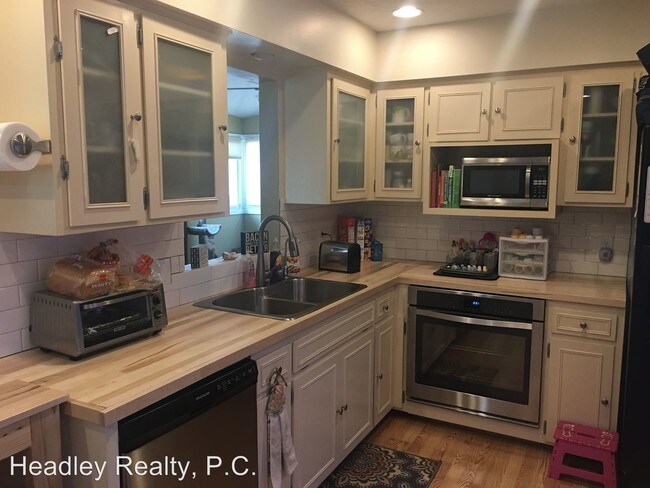 Foto del edificio - 8202 Walnut Ln