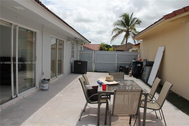 Foto del edificio - 5402 SW 144th Ct