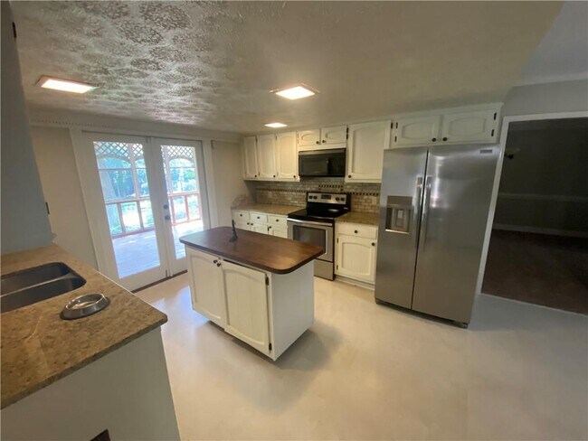 Foto del edificio - 2800 Davis Rd