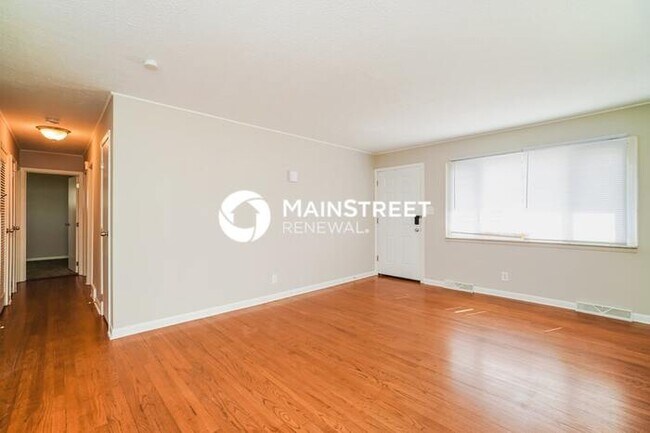 Building Photo - 3 Bedroom Pet-Friendly Home in COLUMBUS, O...