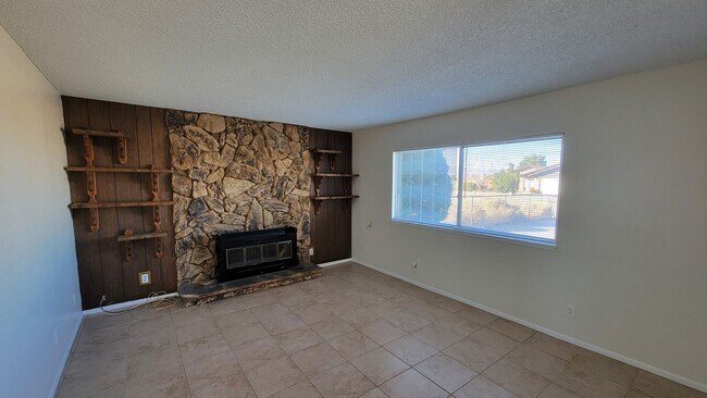 Foto del edificio - Nice 3 bedroom / 2 bathroom House with lots of natural lighting