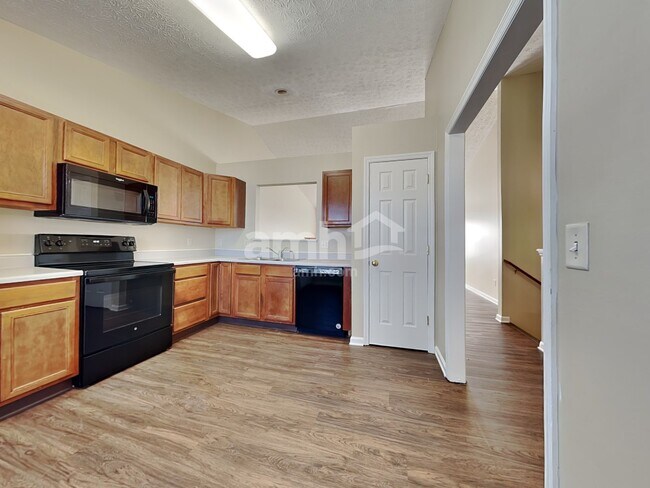 Building Photo - 691 Maxwell Ct