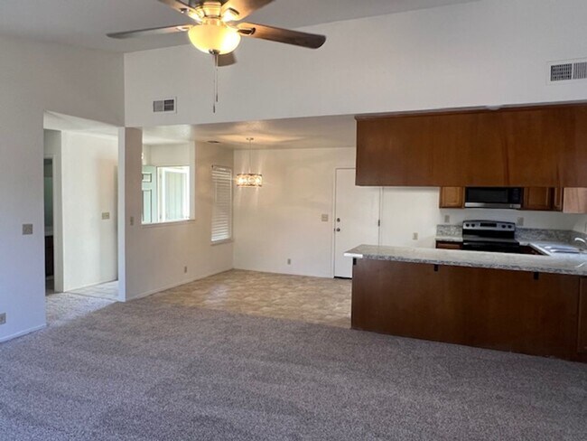 Foto del edificio - BEAUTIFULLY REMODELED 3 BED HOME IN ANTELOPE!