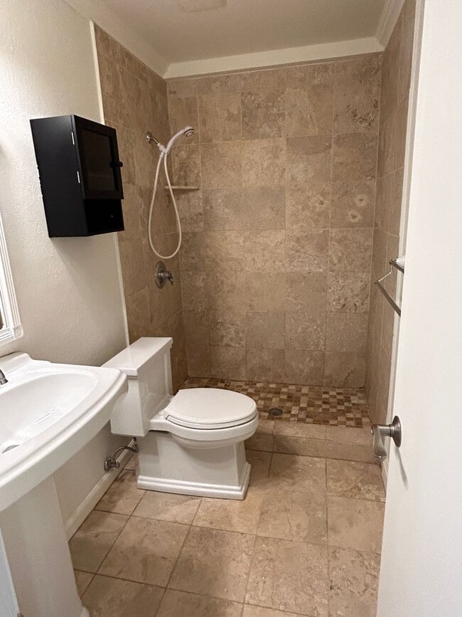 Building Photo - 2 Bedroom 2 Bathroom Apartment in Glenwood...
