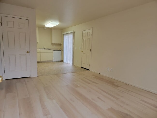 Building Photo - 936 Delport Ave