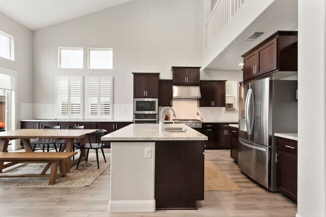 Building Photo - Springlake 3 Bedroom 3 Bathroom House