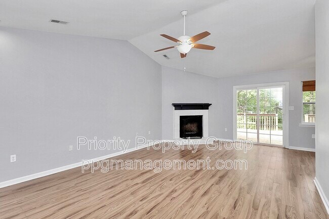 Foto del edificio - 14034 Eden Ct