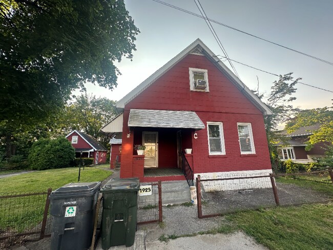 Building Photo - 1925 2nd St