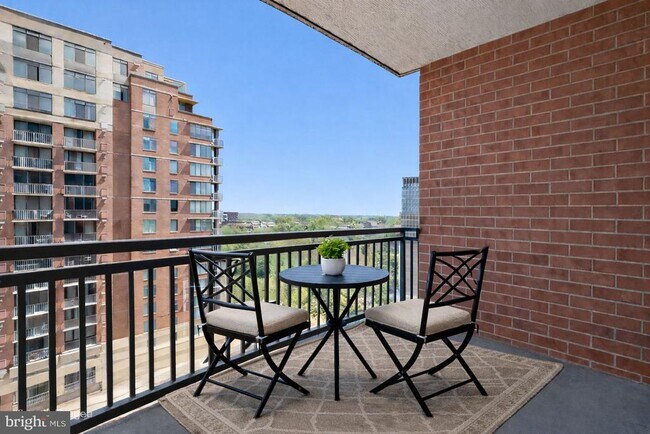 Foto del edificio - 11710 Old Georgetown Rd
