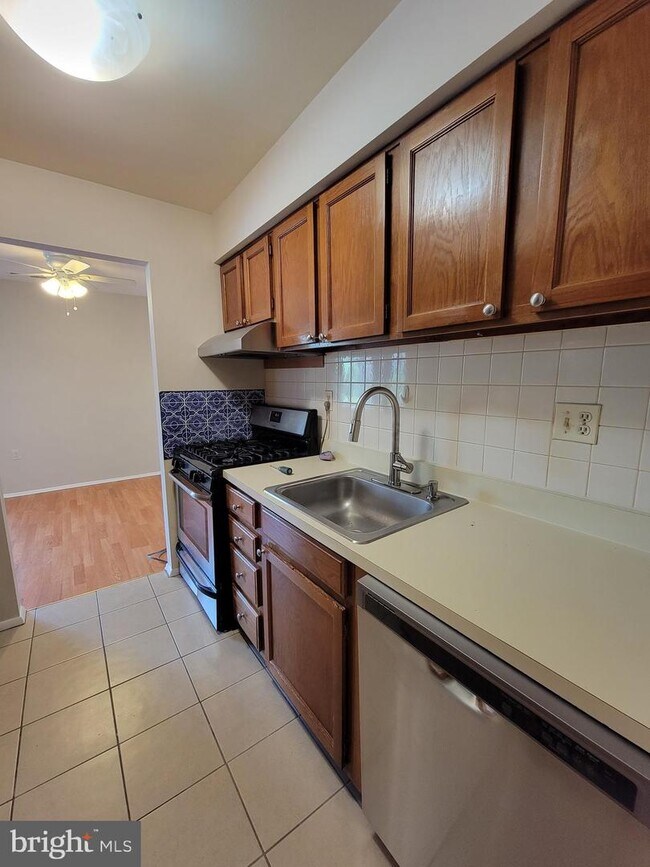 Building Photo - 1805 Snow Meadow Ln