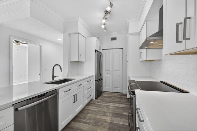 Foto del edificio - 5301 Myrtlewood Cir E