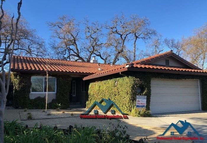 Foto principal - Backs to Spring creek with Vineyard views