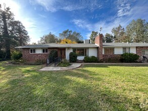 Building Photo - 9866 Hillview Dr