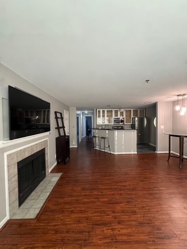 Foto del edificio - 513 N Graham St