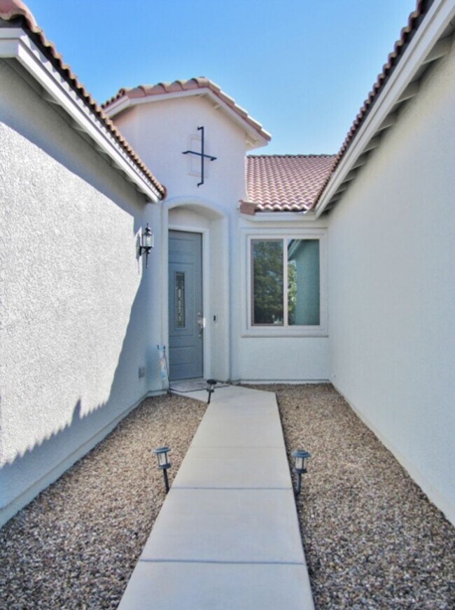 Foto del edificio - 4BR/2BA/2CG 2102 sq.ft. rental in Cimmaron Estates in Sierra Vista, AZ