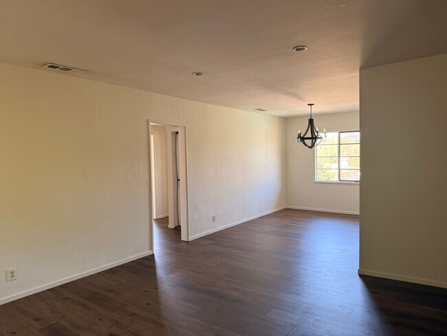 Foto del edificio - 219 E Chestnut St