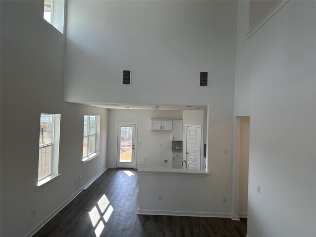 Foto del edificio - 8011 Linda Michelle Ln