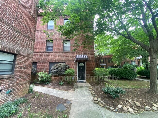 Foto del edificio - 702 Argonne Ave NE