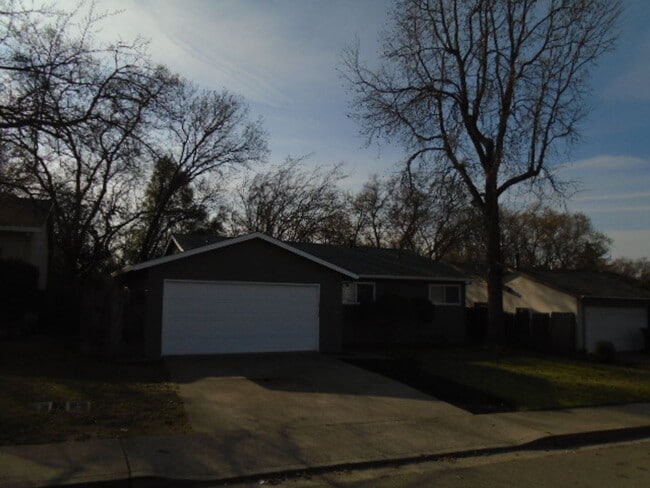 Building Photo - NICE SINGLE STORY HOME IN EAST ROSVILLE!