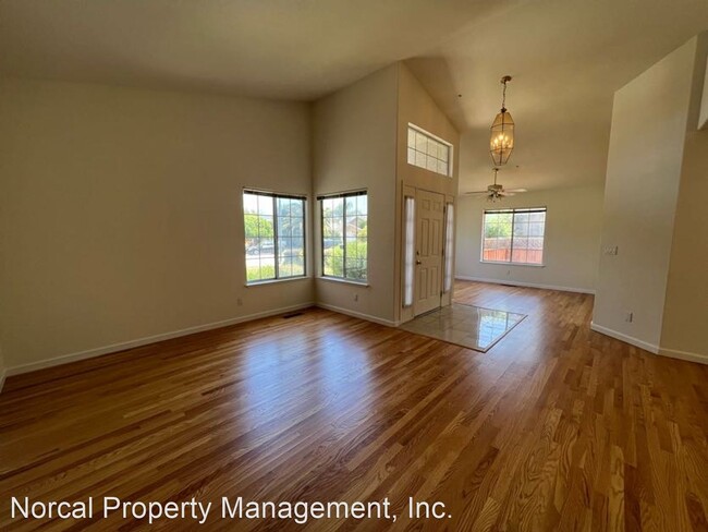 Building Photo - 4 br, 3 bath House - 17391 Walnut Grove Dr