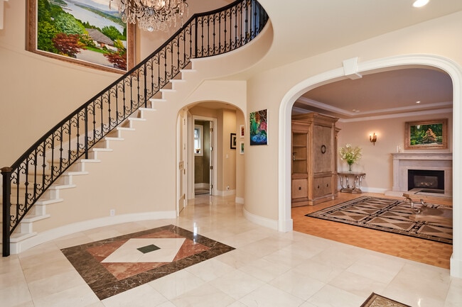 Building Photo - 7168 Ridgeview Dr