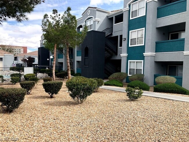 Foto del edificio - 6955 N Durango Dr