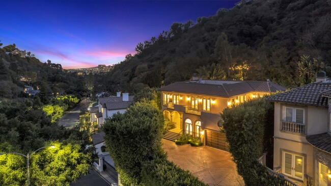 Building Photo - 1447 San Ysidro Dr