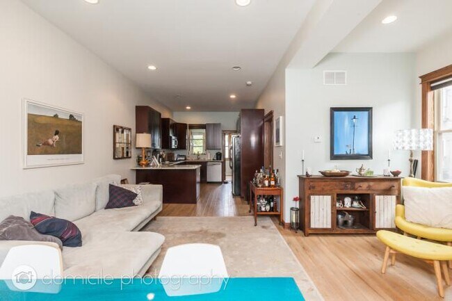 Foto del edificio - 3 bedroom in Chicago IL 60647