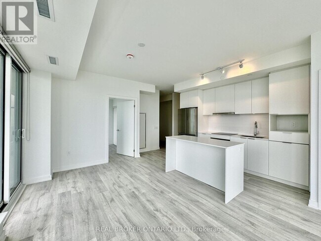 Building Photo - 7-2507 Golden Lion Heights