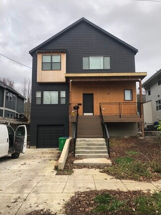 Building Photo - 4022 NE Mallory Ave