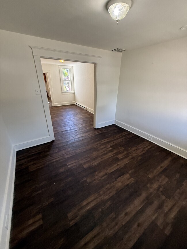 Foto del edificio - 638 E Walnut St