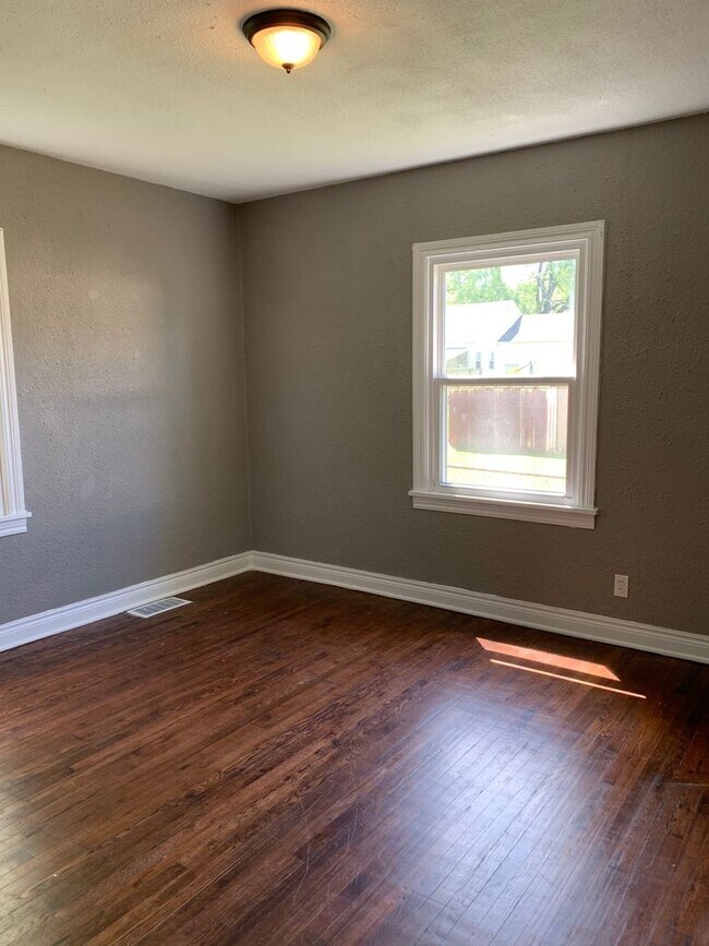 Foto del edificio - 3 Bedroom home with a bonus room