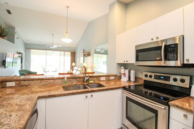 Building Photo - ** LAKEVIEW AT CARLTON LAKES STUNNING 2/2 ...