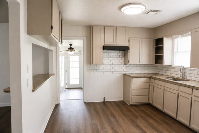 Building Photo - 3128 Speight Ave