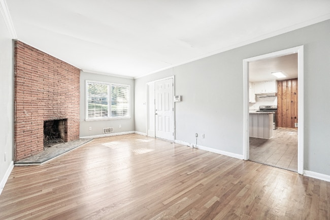 Foto del edificio - 2071-2073 E Roxboro Rd NE