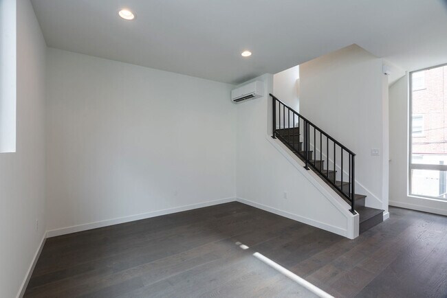 Building Photo - 1119 14th Ave