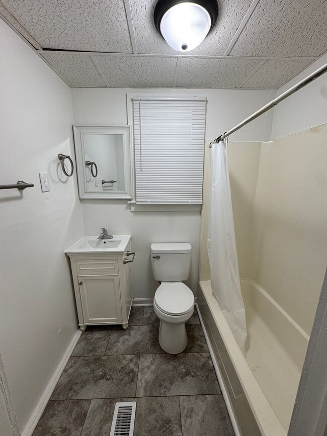 Building Photo - 106 E Maryland St