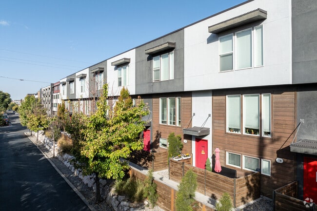 Building Photo - S-Line Townhomes