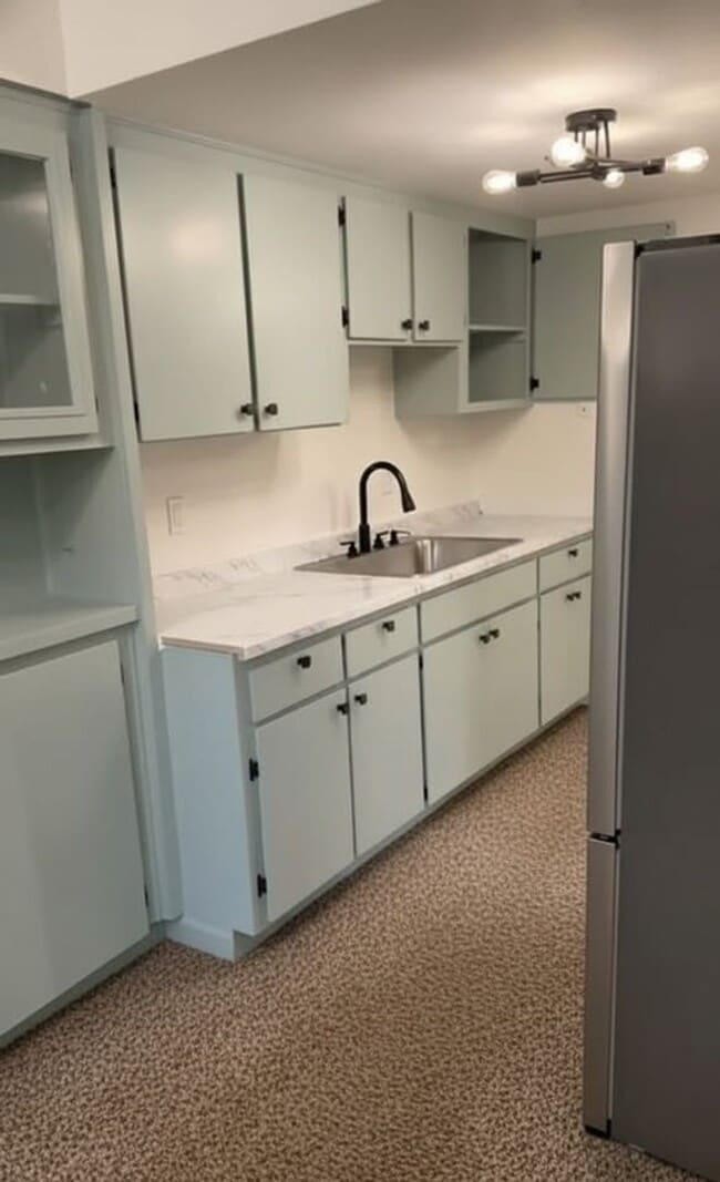 Building Photo - Great 2 story 3bd/1.5 bath townhome