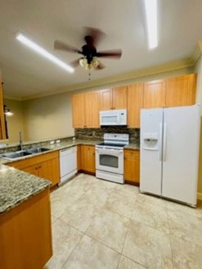 Foto del edificio - Townhome in the gated community of Bristol...