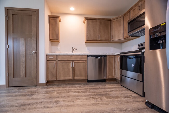 Building Photo - 925 Green Pastures Trl