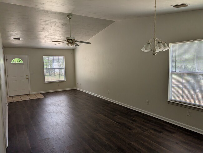 Viviendo - 2423 Chateau Ln